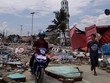 Khung cảnh hoang tàn sau động đất và sóng thần ở Palu. Ảnh: Reuters.