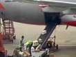 Hai nhân viên Jetstar bị sa thải vì quăng hành lý của khách
