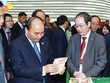 Thủ tướng Chính phủ Nguyễn Xuân Phúc và đoàn cấp cao Việt Nam thăm gian hàng của Hapro tại Hội chợ nhập khẩu quốc tế Trung Quốc 2018.