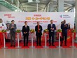Giám đốc điều hành Lưu Đức Khánh và Phó Tổng giám đốc Nguyễn Thanh Sơn thực hiện nghi thức khai trương đường bay mới Tp. HCM – Osaka.
