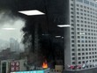 Đám cháy bùng phát tại khách sạn chiều 14/1. Ảnh: Yonhap.