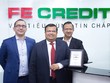 CEO và các Giám đốc của FE CREDIT vui mừng nhận giải thưởng uy tín từ The Asian Banker. 