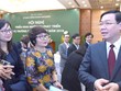 Phó thủ tướng Vương Đình Huệ trao đổi với các thành viên thị trường tại Hội nghị.