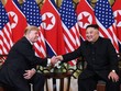 Tổng thống Donald Trump bắt tay nhà lãnh đạo Kim Jong-un tại Hà Nội. (Ảnh: AFP).