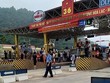 Trạm thu phí Hòa Lạc - Hòa Bình bị ùn tắc nên phải xả trạm. Ảnh: Xuân Hoa. 