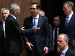 Ông Lưu Hạc nói chuyện với ông Mnuchin và Lighthizer khi rời đi. Ảnh: Reuters.