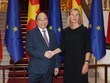 Thủ tướng Nguyễn Xuân Phúc và Phó Chủ tịch EC, Đại diện cấp cao của EU về Chính sách đối ngoại và an ninh Federica Mogherini - Ảnh: VGP/Quang Hiếu.