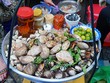 Gánh ốc luộc nườm nượp khách ở quận 1