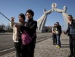 Du khách Trung Quốc chụp ảnh tại Bình Nhưỡng, Triều Tiên (Ảnh minh họa: AFP).