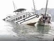 Tàu du lịch vịnh Hạ Long bị đâm chìm.