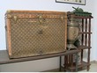 Chiếc rương cổ Louis Vuitton trong nhà Aleksandr và Aleksandra Sokhranych. Ảnh: RT.