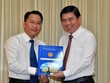 Chủ tịch UBND TP.HCM Nguyễn Thành Phong trao quyết định cho đồng chí Nguyễn Tấn Phát.