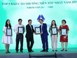 Ông Nguyễn Mạnh Hà, quyền Tổng giám đốc Long Giang Land nhận giải Báo cáo thường niên tốt nhất từ Ban Tổ chức cuộc bình chọn Doanh nghiệp niêm yết 2019.
