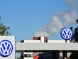 Biểu tượng Volkswagen tại trụ sở của hãng ở Wolfsburg, Đức. (Ảnh: AFP/TTXVN)