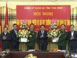 Lãnh đạo tỉnh Thái Bình chúc mừng Thiếu tướng Nguyễn Đức Dũng và Đại tá Nguyễn Ngọc Tuệ.