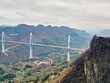 Cầu Pingtang trên thung lũng sông ở tỉnh Quý Châu. Ảnh: Xinhua.