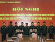 Trung tướng Nguyễn Tân Cương và Trung tướng Nguyễn Văn Nghĩa ký biên bản bàn giao. Ảnh BQP.