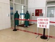 Đội ngũ cán bộ, nhân viên tham gia phục vụ luôn túc trực tại khu vực cách ly. (Ảnh: An Đăng/TTXVN).