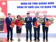 Phó Bí thư Thường trực Tỉnh ủy Quảng Ninh Ngô Hoàng Ngân trao quyết định và chúc mừng các đồng chí được điều động, bổ nhiệm.