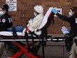 Người nhiễm nCoV nhập viện tại thành phố New York hôm 12/4. Ảnh: AFP.