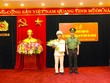 Thượng tướng Nguyễn Văn Thành trao quyết định và chúc mừng Đại tá Phạm Hồng Tuyến.