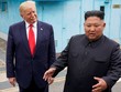 Tổng thống Mỹ Donald Trump và nhà lãnh đạo Triều Tiên Kim Jong-un gặp nhau tại khu phi quân sự liên Triều hôm 30/6/2019. (Ảnh: Reuters).