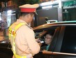 CSGT tăng cường xử phạt nặng các tài xế sử dụng rượu bia, chất kích thích trước và trong khi lái xe.