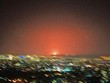 Vụ nổ khiến bầu trời Iran chuyển thành đỏ rực. (Ảnh: Twitter).