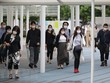 Người dân đeo khẩu trang phòng lây nhiễm COVID-19 tại Tokyo, Nhật Bản. (Ảnh: THX/TTXVN).