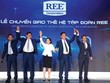Đội ngũ lãnh đạo kế cận trẻ trung, năng động, là thế hệ bước vào nền tảng công nghệ mới được Chủ tịch Nguyễn Thị Mai Thanh (đứng giữa) kỳ vọng sẽ giúp REE phát triển cả về chiều rộng lẫn chiều sâu.