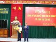 Ông Phạm Minh Chính trao quyết định cho ông Nguyễn Văn Hùng.