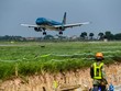 Sân bay Nội Bài đang được sửa chữa đường băng, đường lăn nên giảm tần suất khai thác bay.