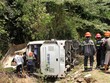 Hiện trường vụ tai nạn giao thông lật xe khách ở Quảng Bình ngày 26/7/2020 khiến 15 người thiệt mạng. (Ảnh: TTXVN).