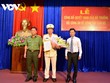 Thượng tá Hồ Việt Triều (giữa) được bổ nhiệm làm Phó Giám đốc Công an tỉnh Cà Mau.