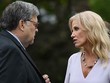 Bộ trưởng Tư pháp Mỹ William Barr nói chuyện với cựu cố vấn Nhà Trắng Kellyanne Conway tại sự kiện ở Vườn Hồng, Nhà Trắng, hôm 26/9. Ảnh: AFP.