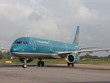 Máy bay Vietnam Airlines tại sân bay Vinh. 