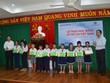 Báo Đầu tư tiếp tục trao học bổng “Vì trẻ em Việt Nam” tại Phú Yên