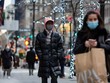 Người dân đeo khẩu trang phòng lây nhiễm COVID-19 tại New York, Mỹ, ngày 5/1/2021. (Ảnh: THX/TTXVN).