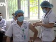 Các nhân viên y tế tại Hoà Bình được tiêm vaccine AstraZeneca.