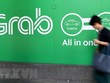 Biểu tượng hãng gọi xe công nghệ Grab tại văn phòng ở Singapore. (Ảnh: AFP/TTXVN).