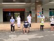 Hình ảnh các bệnh nhân được công bố khỏi bệnh trước đó. (Ảnh: Thanh Thương/TTXVN).