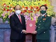 Chủ tịch nước Nguyễn Xuân Phúc trao Quyết định bổ nhiệm chức vụ Tổng Tham mưu trưởng Quân đội nhân dân Việt Nam cho Thượng tướng Nguyễn Tân Cương.