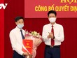 Phó Chủ tịch Thường trực UBND tỉnh Yên Bái Nguyễn Thế Phước trao Quyết định cho ông Lê Minh Đức.