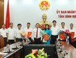 Chủ tịch UBND tỉnh Bình Định Nguyễn Phi Long (ảnh thứ 6, từ trái sang) trao các quyết định bổ nhiệm cán bộ.
