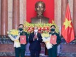 Chủ tịch nước Nguyễn Xuân Phúc trao Quyết định thăng quân hàm cho Bộ trưởng Bộ Quốc phòng Phan Văn Giang và Thứ trưởng Bộ Quốc phòng Vũ Hải Sản. (Ảnh: Thống Nhất/TTXVN).