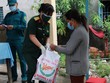 Tỉnh Sóc Trăng chăm lo cho hộ nghèo bị ảnh hưởng dịch vì COVID-19.