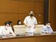 Đại biểu tham dự phát biểu tại phiên họp. Ảnh: https://quochoi.vn/