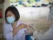 Tiêm vaccine phòng dịch COVID-19. (Ảnh: TTXVN).