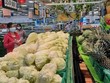 Siêu thị đảm bảo rau, củ quả tươi xanh phục vụ khách hàng. (Ảnh: Nguyễn Văn Trí/TTXVN).