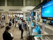 Hành khách Vietnam Airlines làm thủ tục ở quầy check-in sân bay Tân Sơn Nhất. (Ảnh: CTV/Vietnam+).